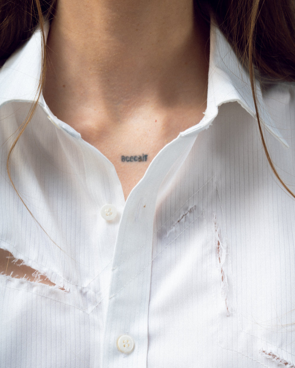 UPCYCLED SHIRT INFANTA with a man's shoulder