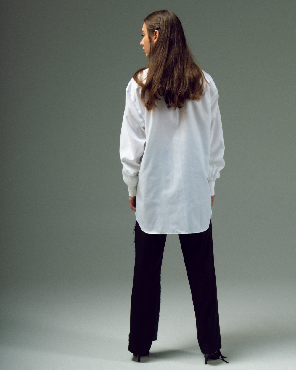 UPCYCLED SHIRT INFANTA with a man's shoulder