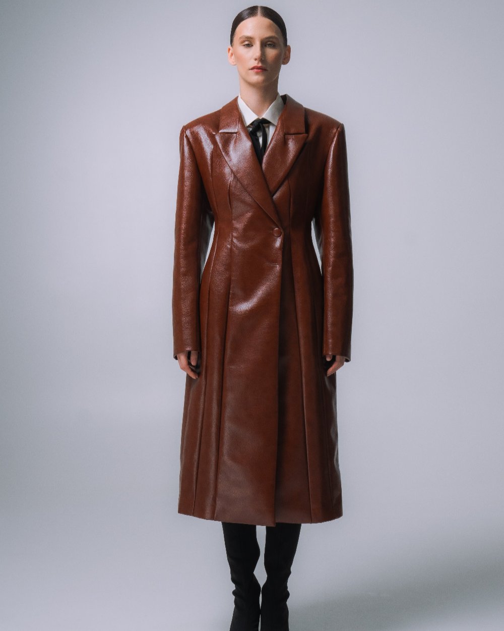CHESTNUT ECO-LEATHER FITTED COAT